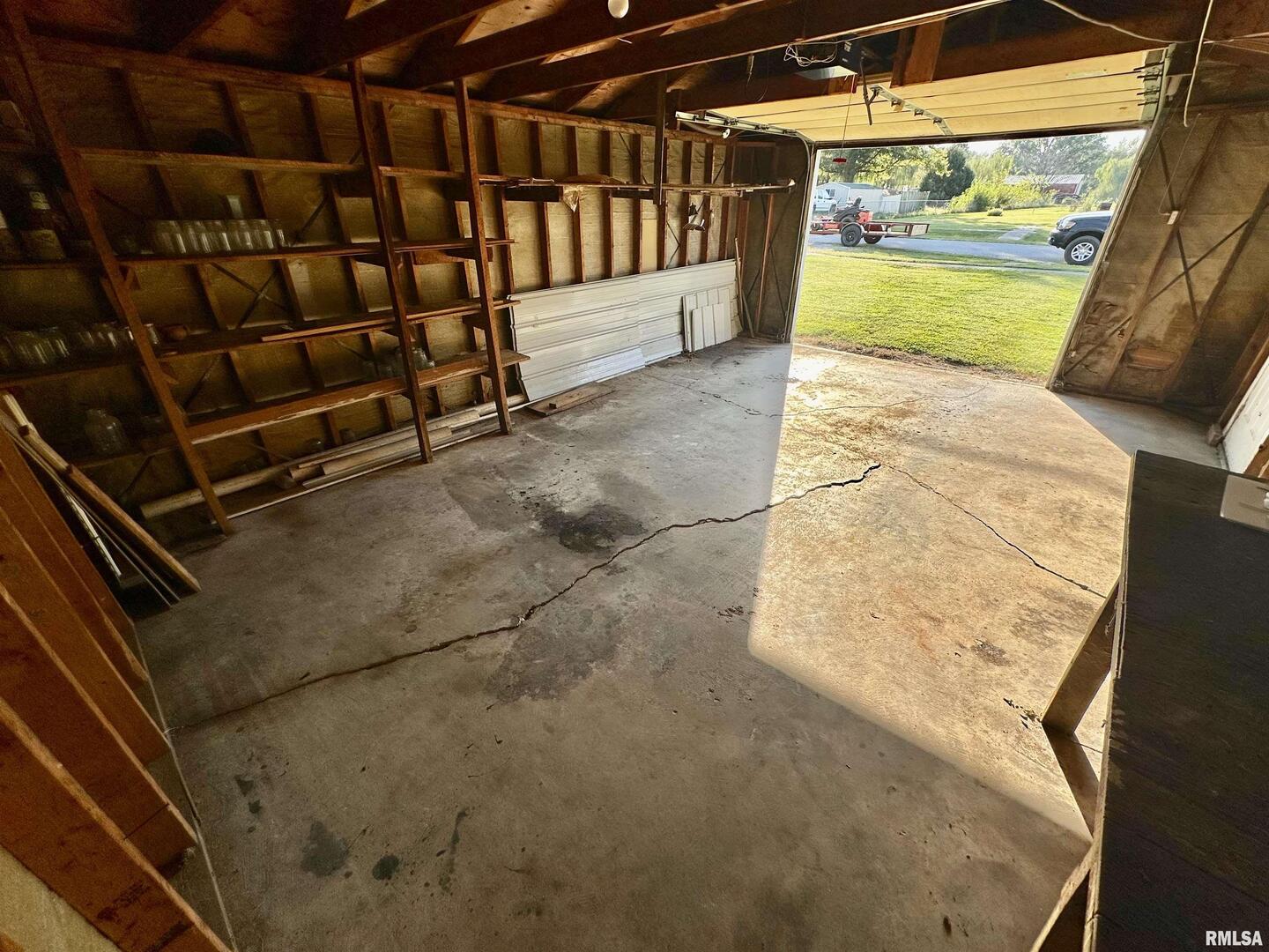 527 Washington Street Southwest Clay City, IL 62824 - Photo 13 of 41