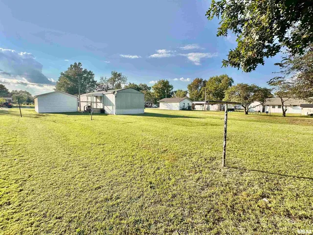 $64,900 | 527 Washington Street Southwest, Clay City, IL 62824