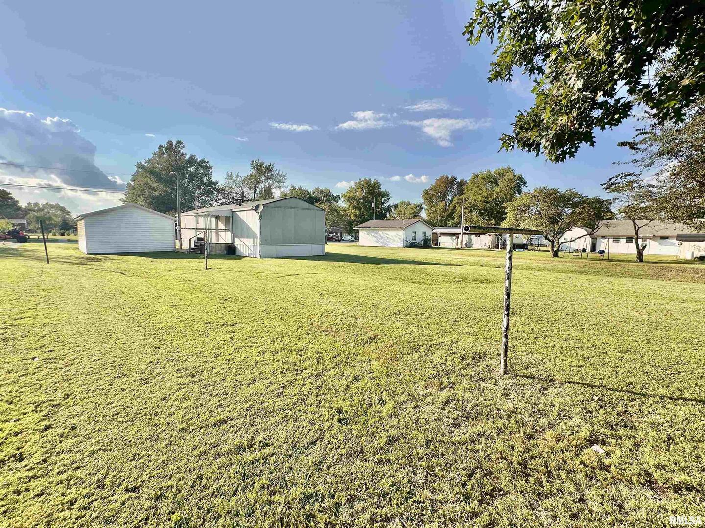 527 Washington Street Southwest Clay City, IL 62824 - Photo 15 of 41