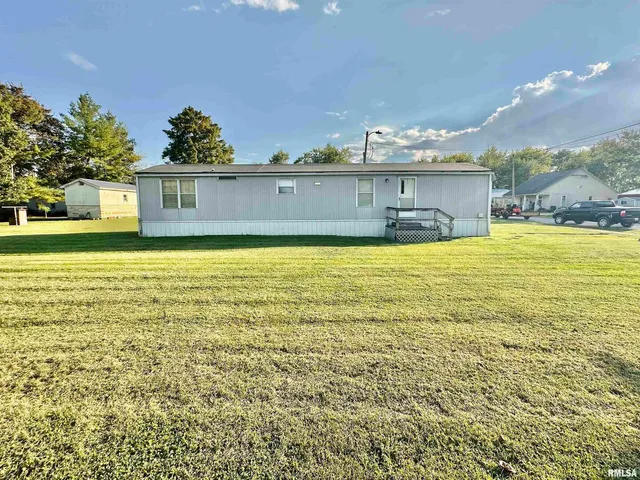 $64,900 | 527 Washington Street Southwest, Clay City, IL 62824