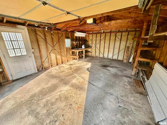 $64,900 | 527 Washington Street Southwest, Clay City, IL 62824