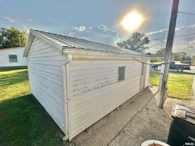 $64,900 | 527 Washington Street Southwest, Clay City, IL 62824