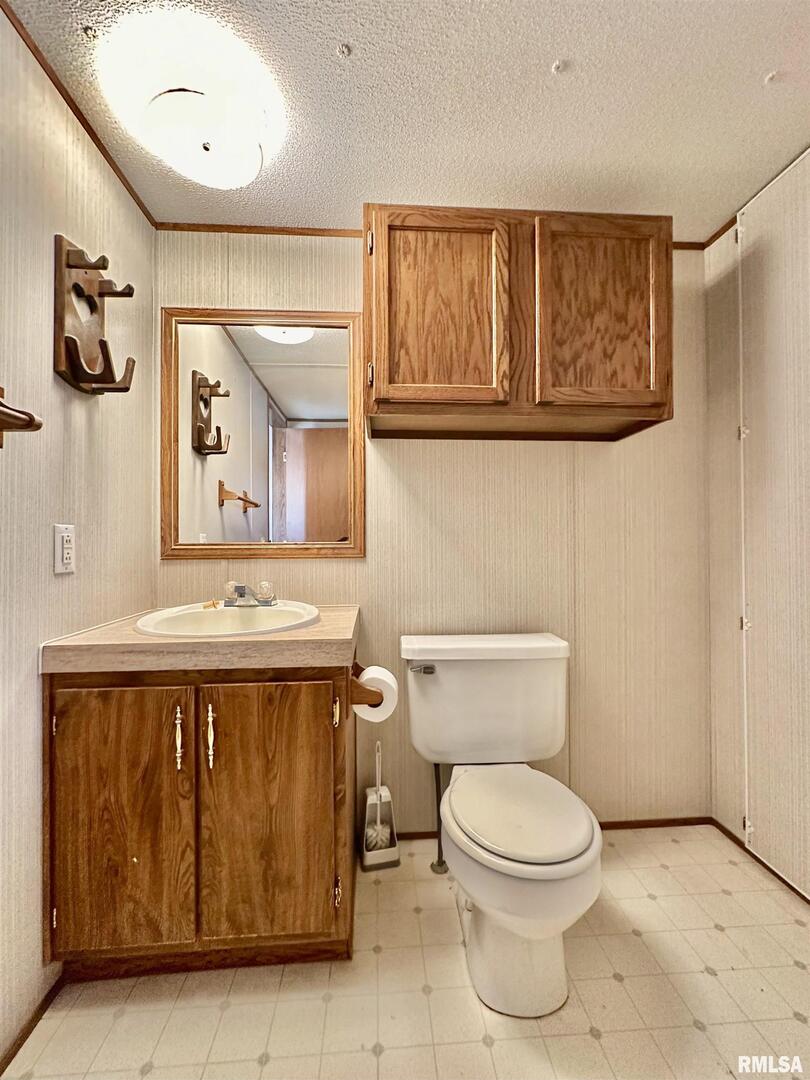 527 Washington Street Southwest Clay City, IL 62824 - Photo 27 of 41