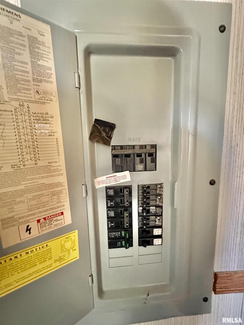 527 Washington Street Southwest Clay City, IL 62824 - Photo 31 of 41