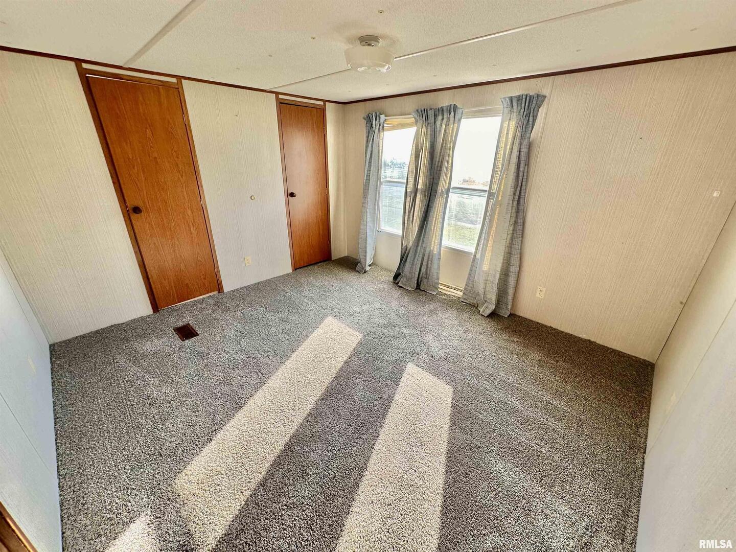 527 Washington Street Southwest Clay City, IL 62824 - Photo 32 of 41