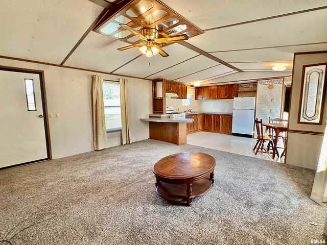 $64,900 | 527 Washington Street Southwest, Clay City, IL 62824