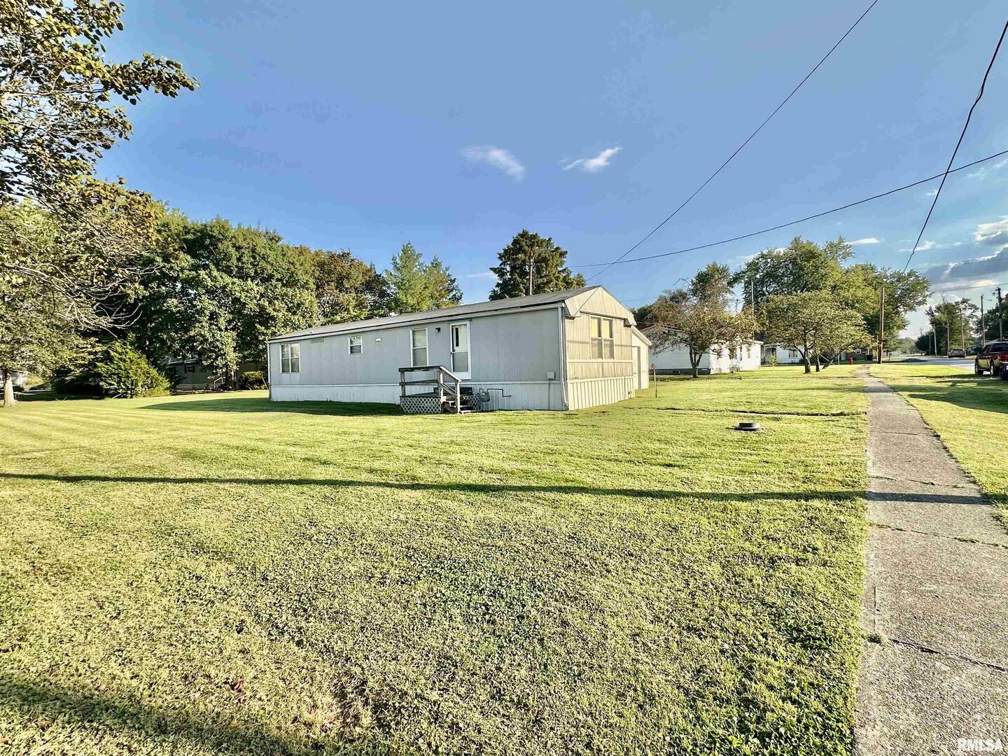 527 Washington Street Southwest Clay City, IL 62824 - Photo 6 of 41