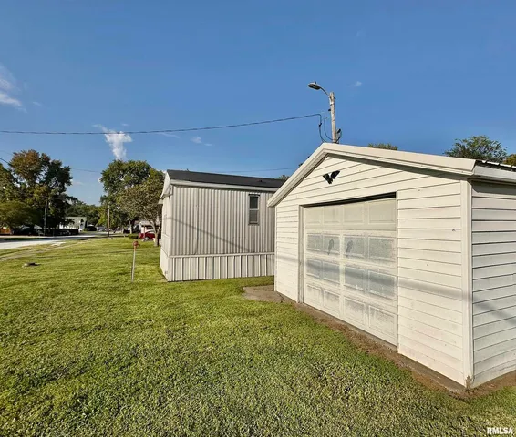 $64,900 | 527 Washington Street Southwest, Clay City, IL 62824