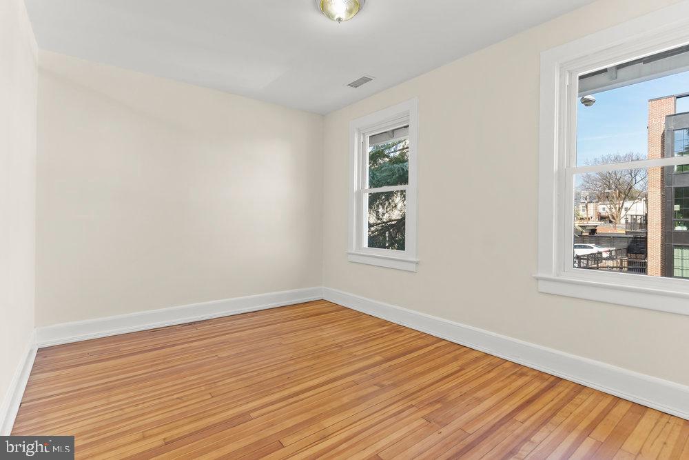 325 V Street Northeast Washington, DC 20002 - Photo 24 of 34