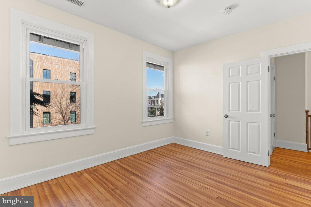 325 V Street Northeast Washington, DC 20002 - Photo 25 of 34