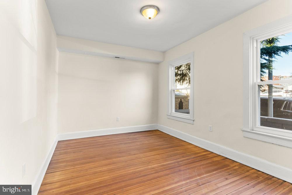 325 V Street Northeast Washington, DC 20002 - Photo 3 of 34