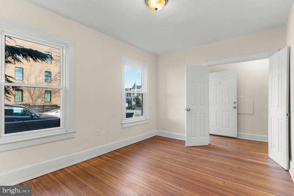 325 V Street Northeast Washington, DC 20002 - Photo 4 of 34