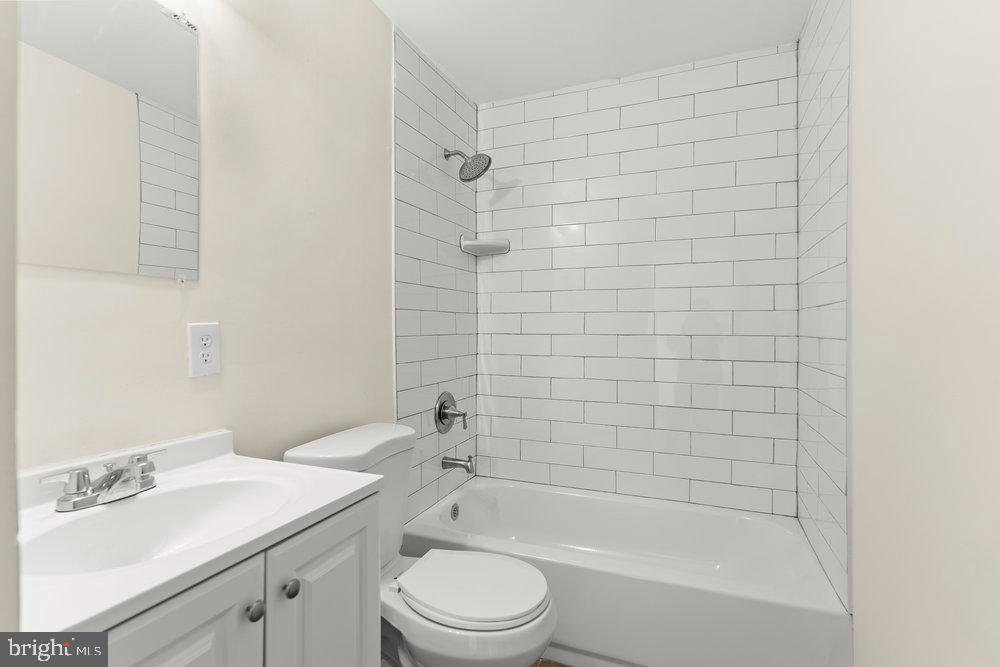 325 V Street Northeast Washington, DC 20002 - Photo 7 of 34