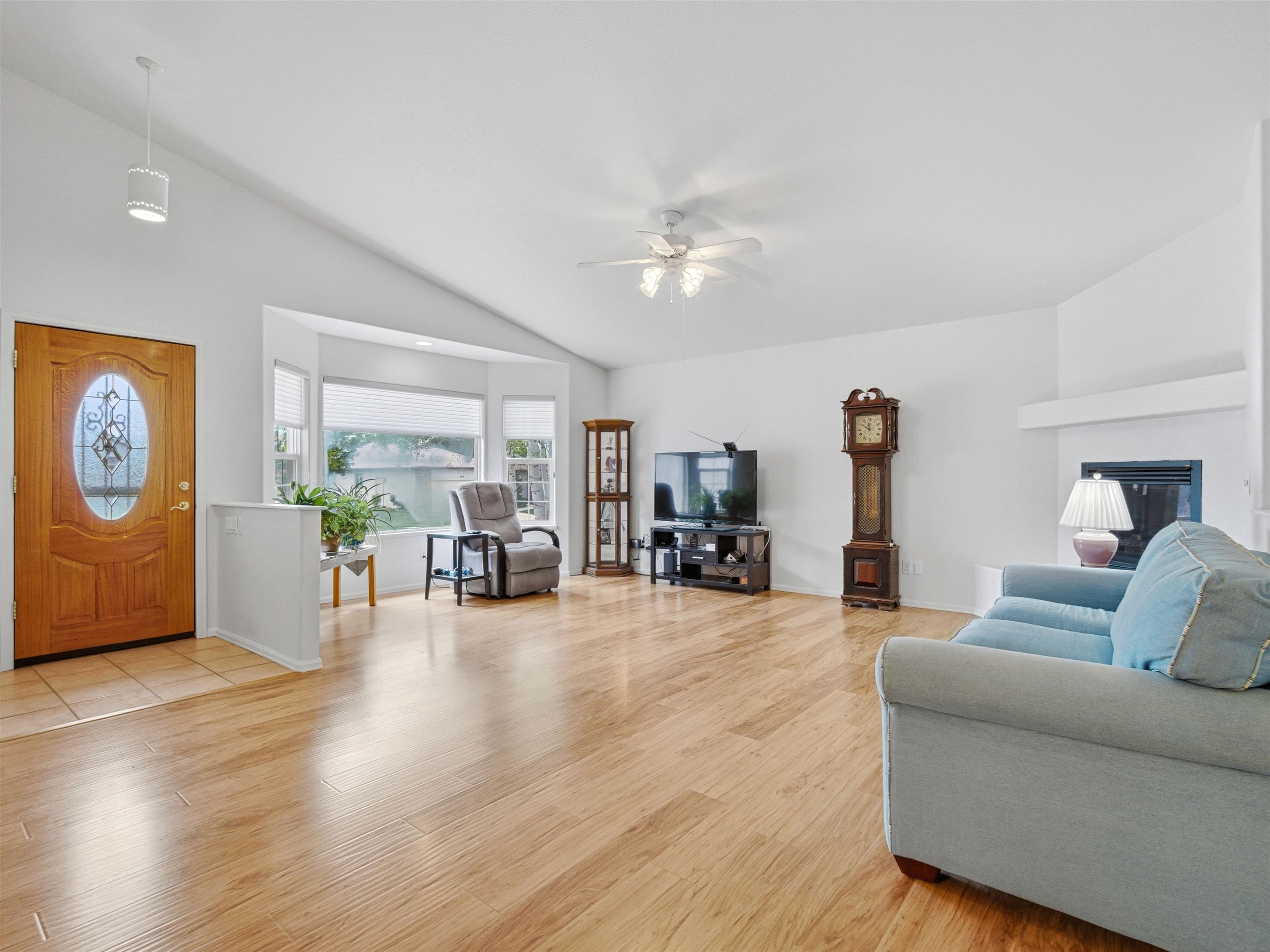 3082 Shadowbrook Court Grand Junction, CO 81504 - Photo 4 of 28 a living room with furniture and wooden floor