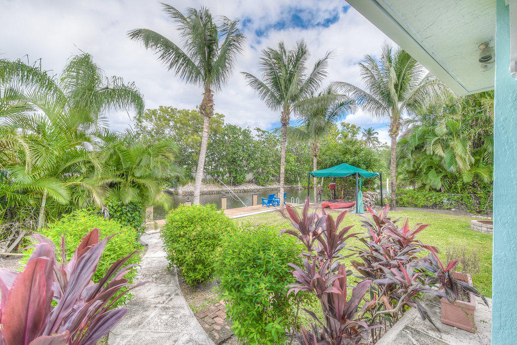 22 Teach Road Palm Beach Gardens, FL 33410 - Photo 18 of 23 Lus Landscaping