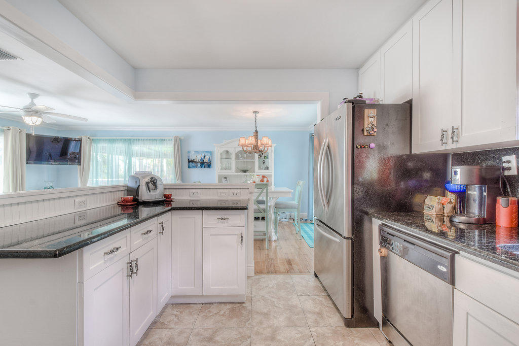 22 Teach Road Palm Beach Gardens, FL 33410 - Photo 4 of 23 Kichen