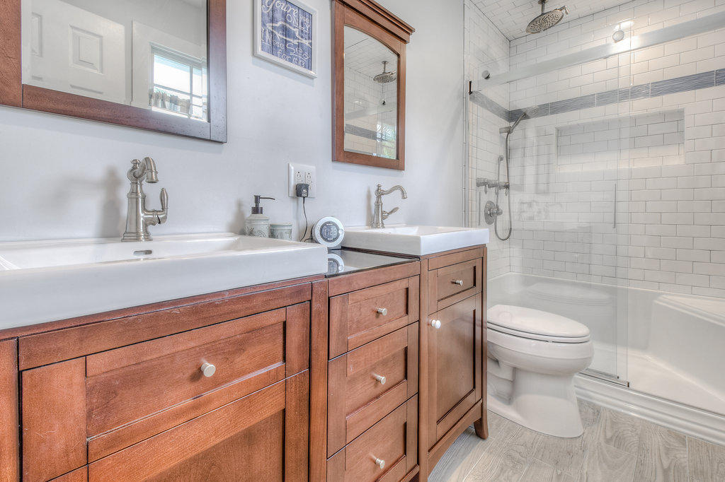 22 Teach Road Palm Beach Gardens, FL 33410 - Photo 8 of 23 Master Bath