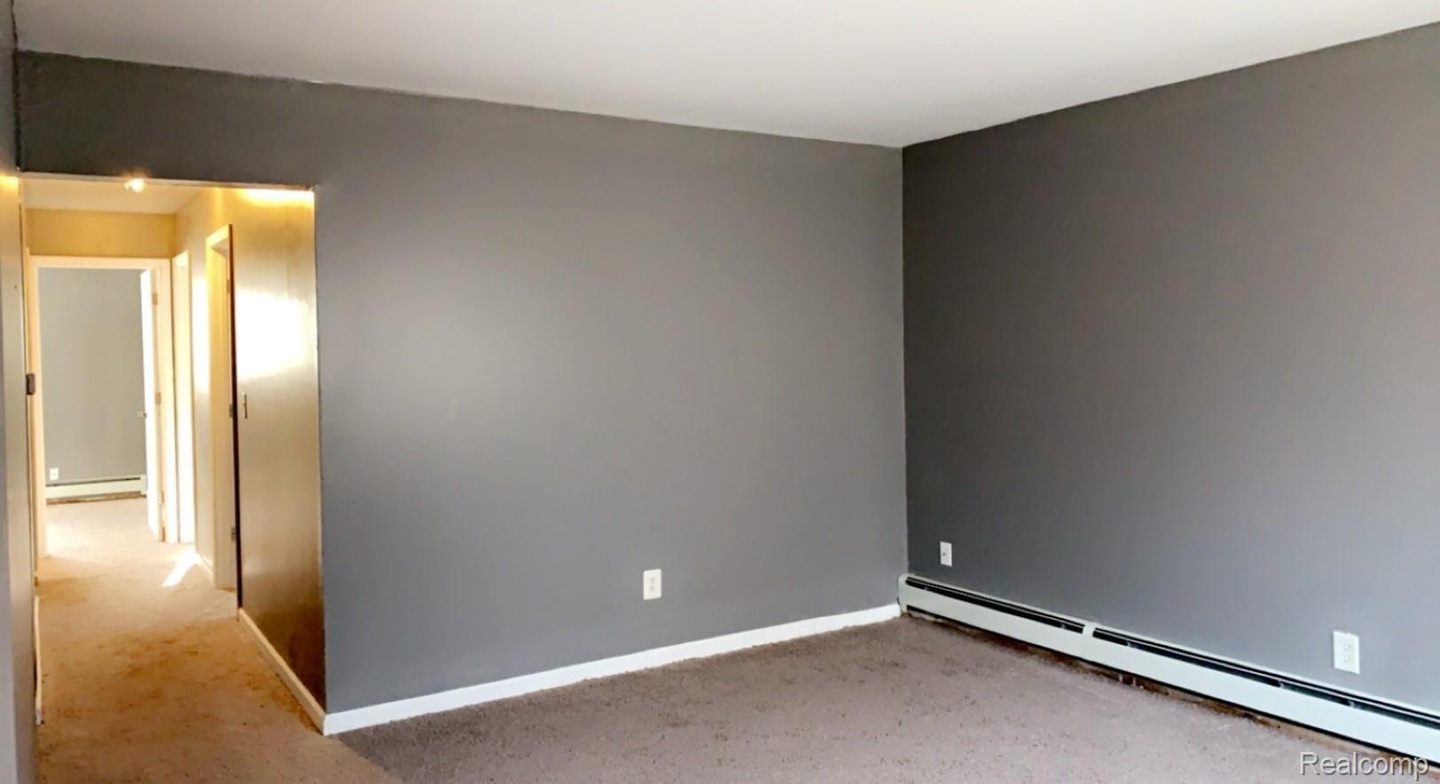 7036 Toepfer Road Warren, MI 48091 - Photo 7 of 11 Toepfer Living 2.JPG