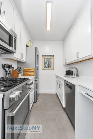 $599,000 | 400 East 56th Street, Unit 25K | Sutton Place