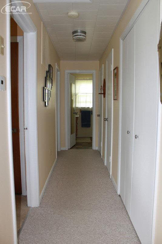 8270 Calkins Road Flint, MI 48532 - Photo 13 of 29 21293629-12.JPG