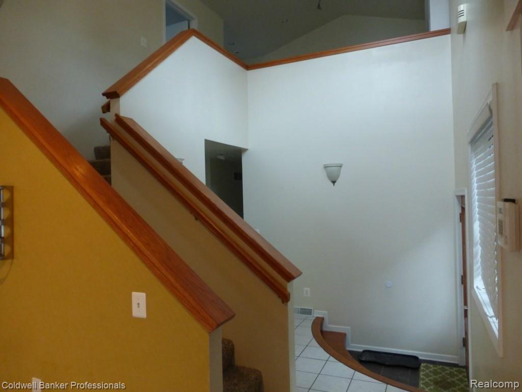 9653 Norman Road Clarkston, MI 48348 - Photo 23 of 39 Stairs.jpg