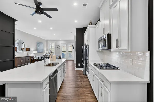 $755,000 | 25612 Preston Park Terrace, Chantilly, VA 20152