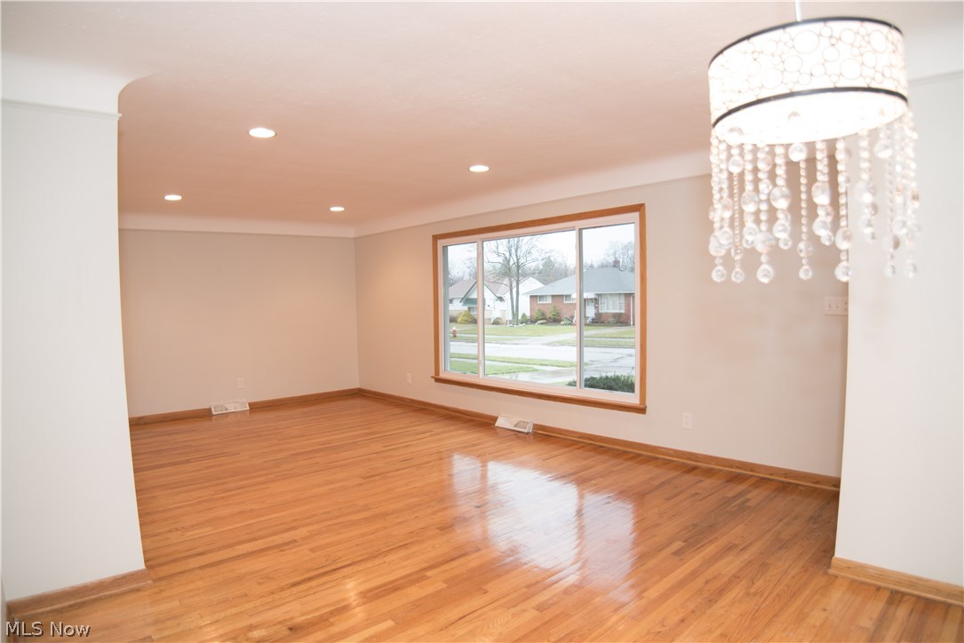 14408 Wheeler Road Maple Heights, OH 44137 - Photo 8 of 30