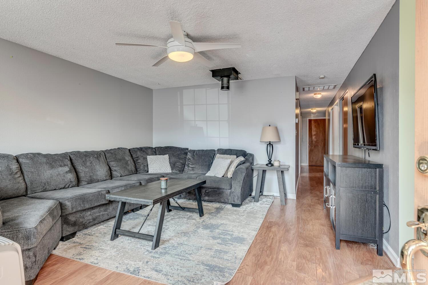 605 Wiggins Court Reno, NV 89506 - Photo 4 of 40 Photo 4
