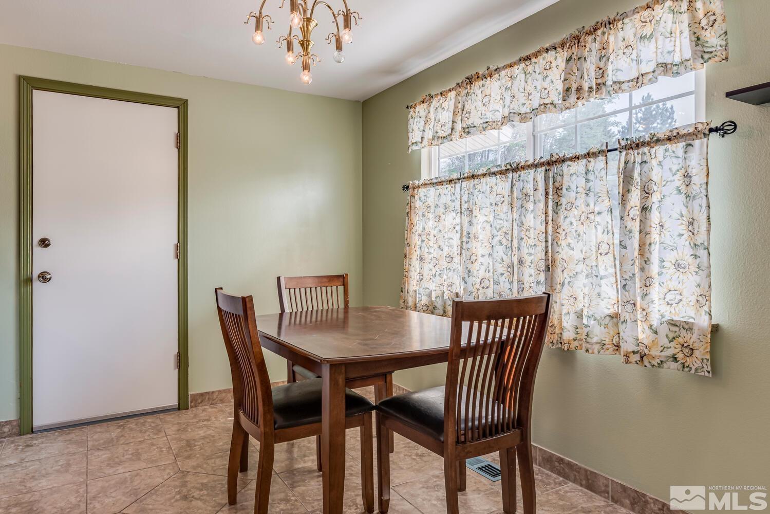 605 Wiggins Court Reno, NV 89506 - Photo 8 of 40 Photo 8