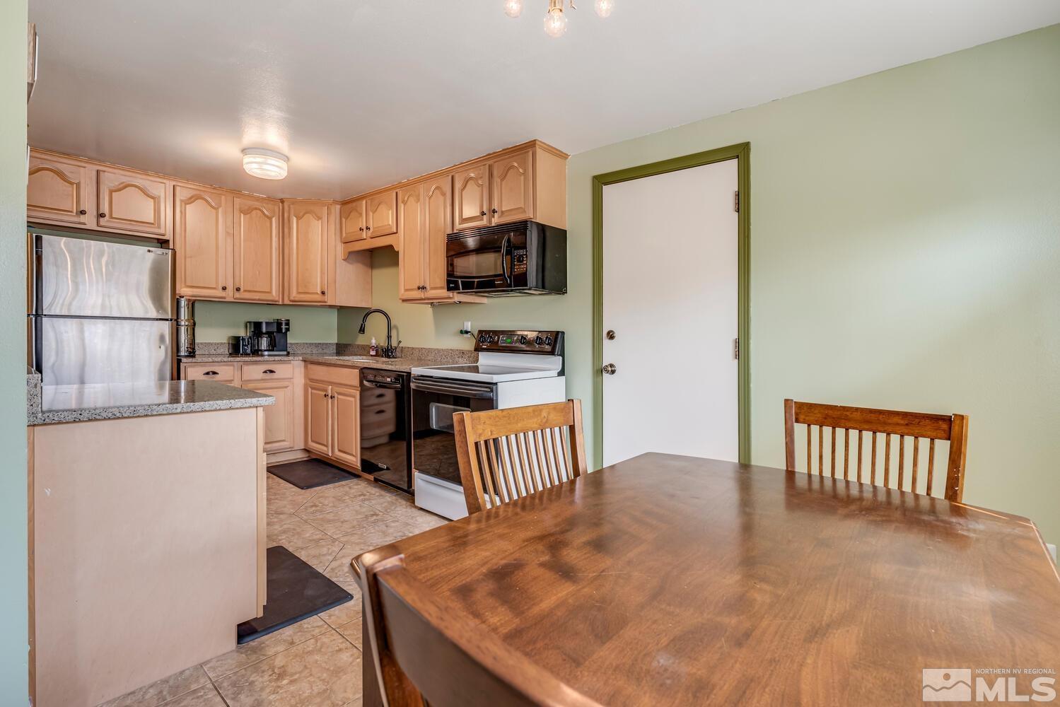 605 Wiggins Court Reno, NV 89506 - Photo 9 of 40 Photo 9