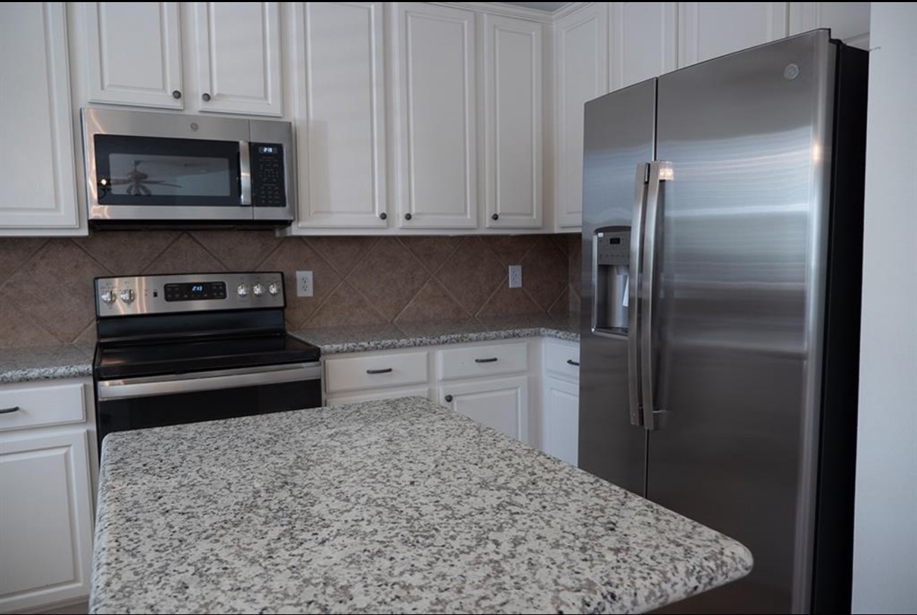 102 North Queenscliff Circle Spring, TX 77382 - Photo 3 of 11