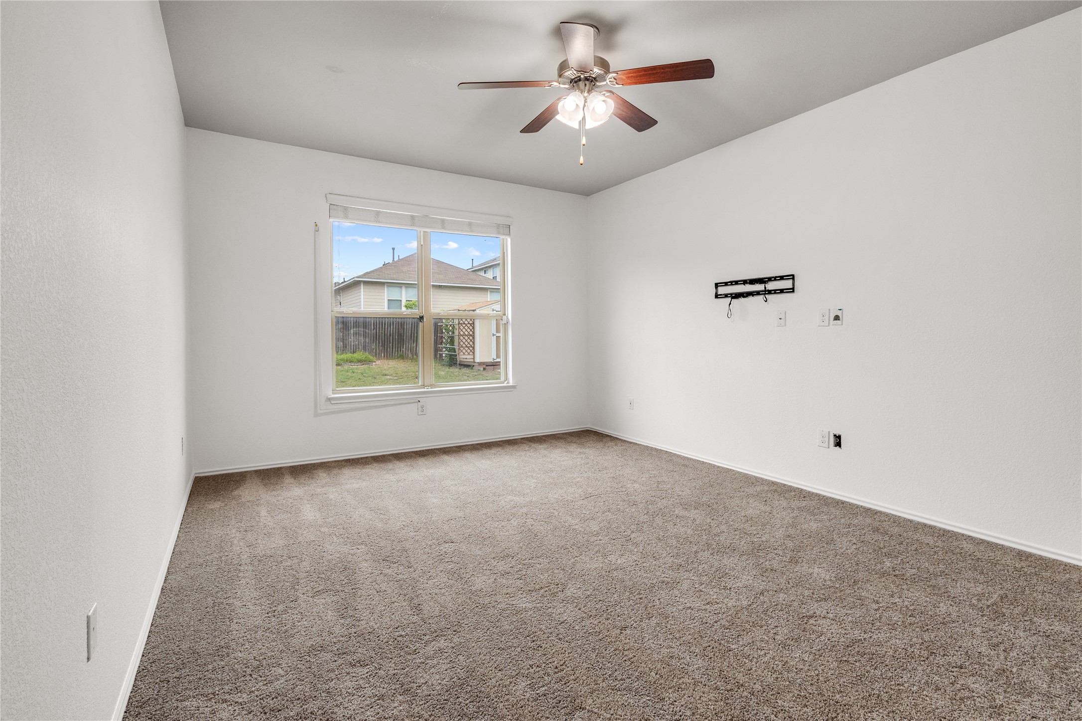 397 Limerick Road Buda, TX 78610 - Photo 15 of 33 Light and Bright!