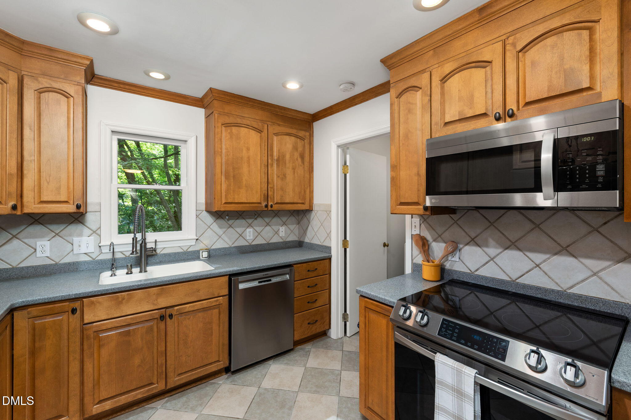1615 Valley Run Durham, NC 27707 - Photo 17 of 51