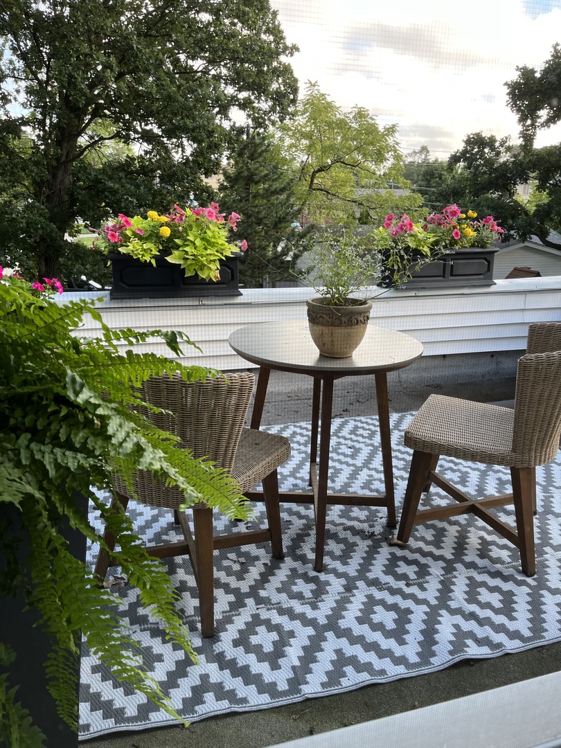 304 Maplewood Road Riverside, IL 60546 - Photo 29 of 38 a view of a chairs and table in a yard
