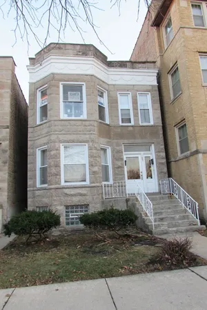 $2,100 | 57 Chicago Avenue, Unit 1, Oak Park, IL 60302