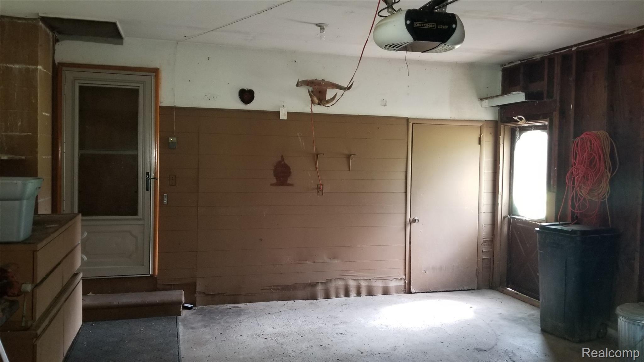 19325 Wahrman Road New Boston, MI 48164 - Photo 41 of 57 Garage1.jpg
