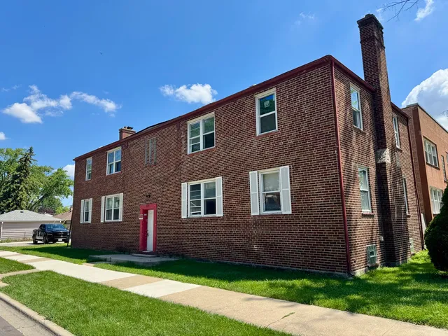 $320,000 | 915 Bellwood Avenue, Bellwood, IL 60104