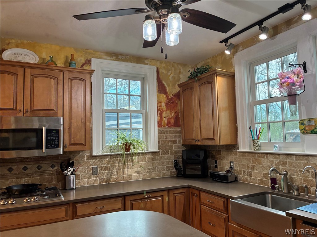 5079 Forest Road Lewiston, NY 14092 - Photo 20 of 50 BUILT-N MICROWAVE