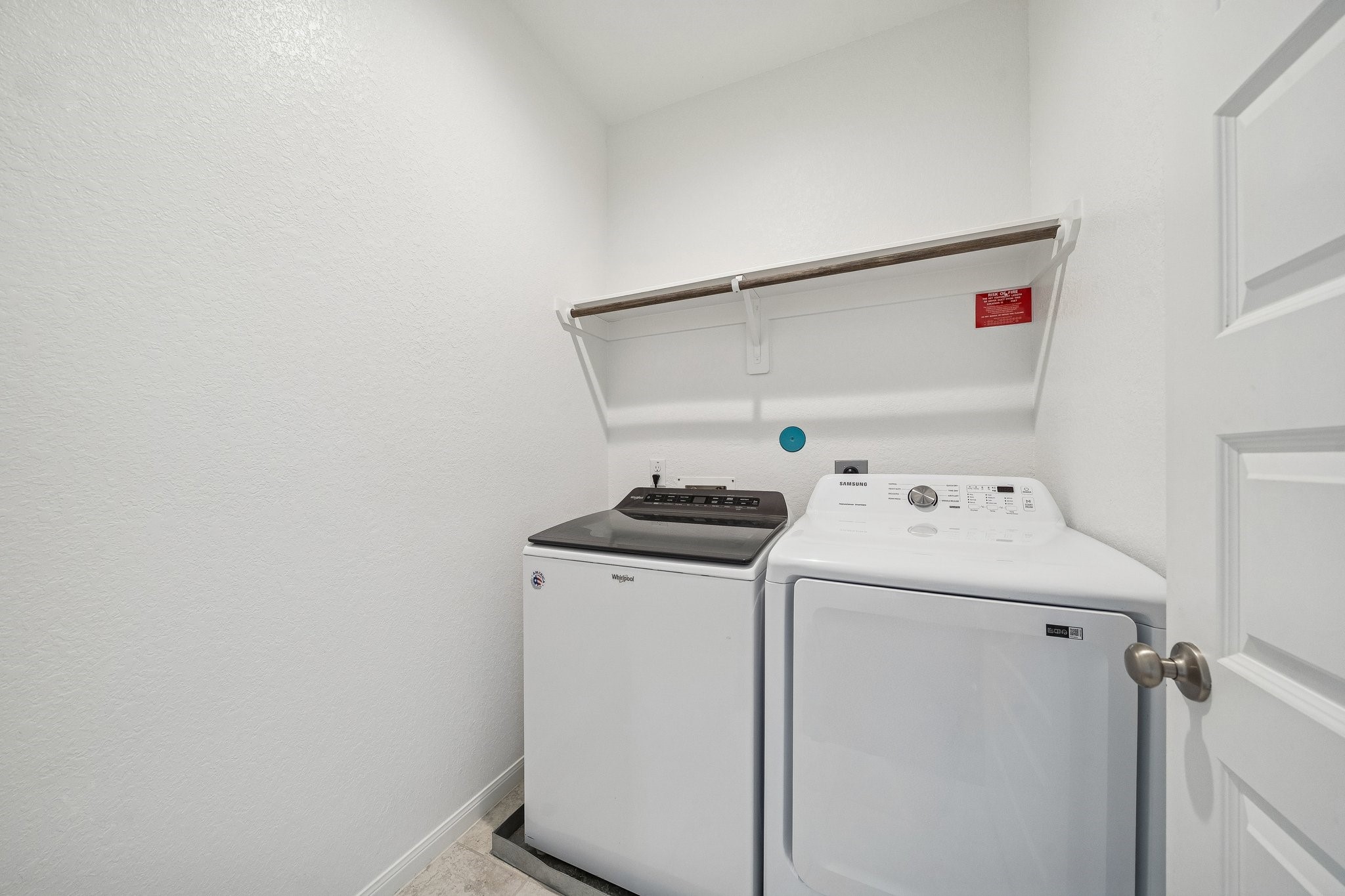 9817 Prairie Garden Lane Houston, TX 77080 - Photo 23 of 36 a utility room with dryer and washer