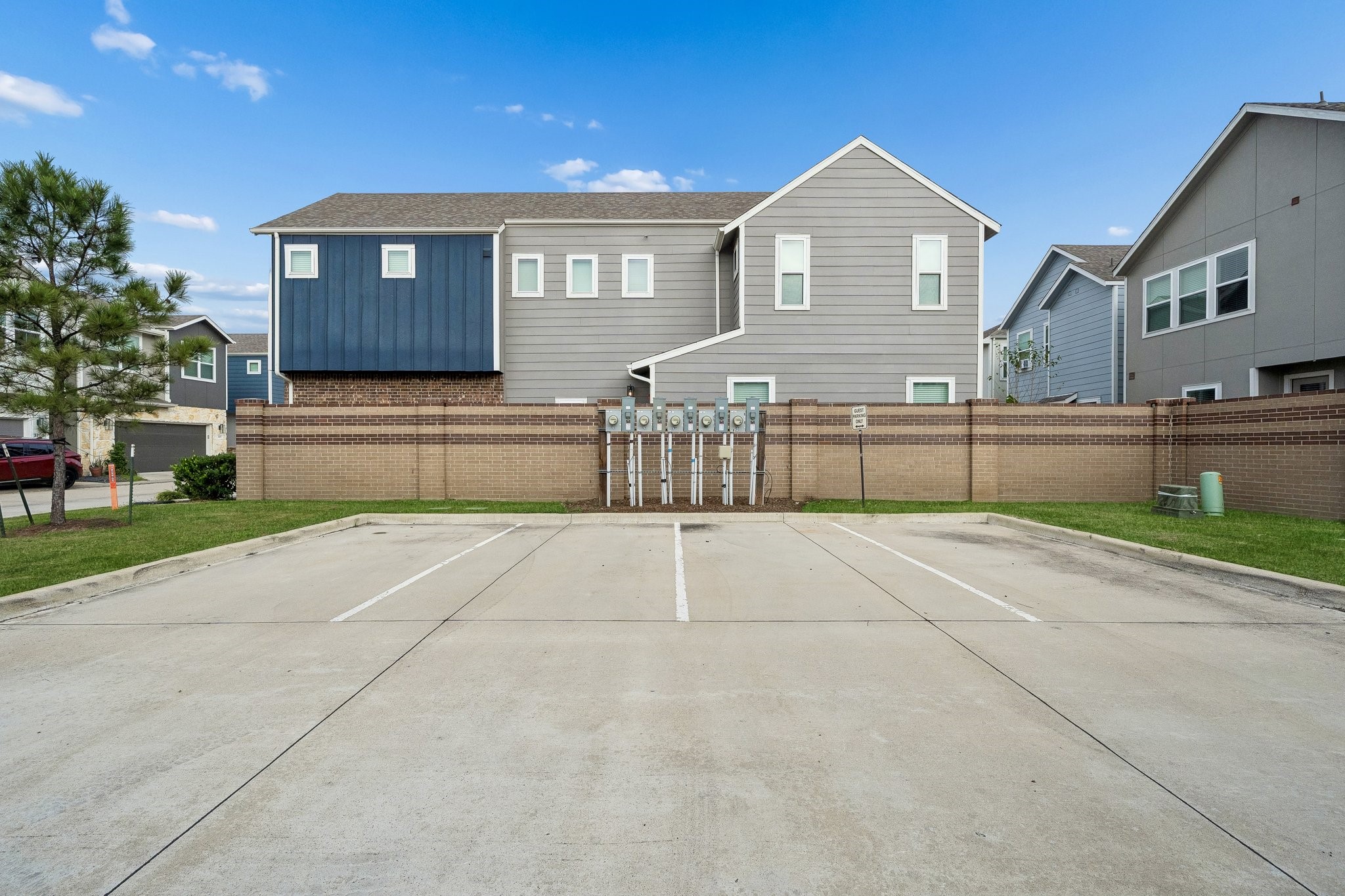 9817 Prairie Garden Lane Houston, TX 77080 - Photo 25 of 36 a front view of a house with a garden