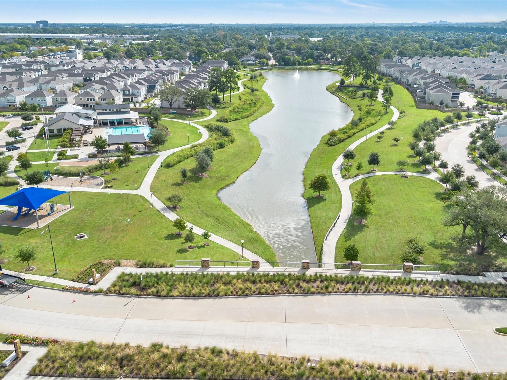 9817 Prairie Garden Lane Houston, TX 77080 - Photo 27 of 36 an aerial view of a swimming pool