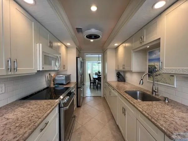 $2,995 | 7328 Curtiss Avenue, Sarasota, FL 34231