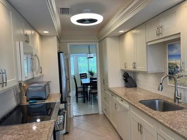 $2,995 | 7328 Curtiss Avenue, Sarasota, FL 34231