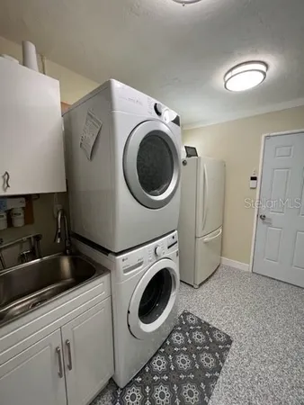 $2,995 | 7328 Curtiss Avenue, Sarasota, FL 34231