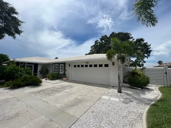 $2,995 | 7328 Curtiss Avenue, Sarasota, FL 34231
