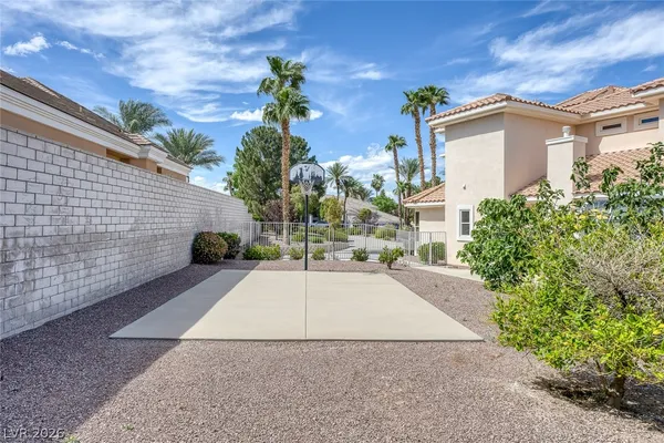 $2,402,850 | 2050 Troon Drive, Henderson, NV 89074