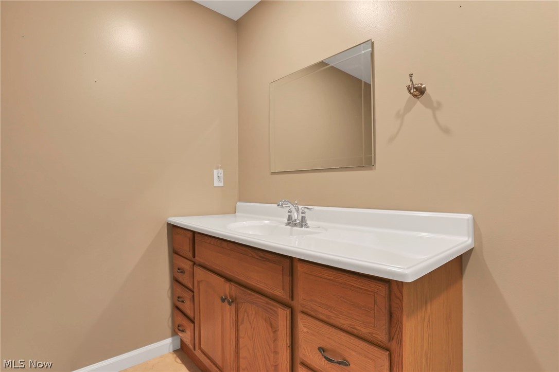 14953 King Road Howard, OH 43028 - Photo 21 of 40 Guest bathroom