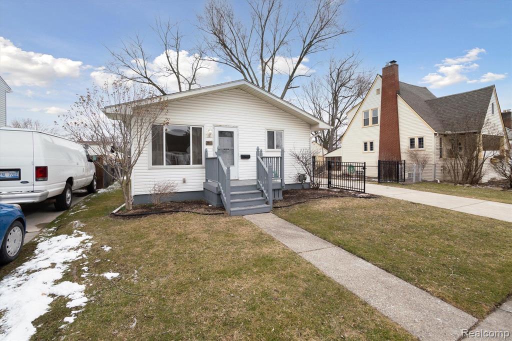 1626 Cambridge Road Berkley, MI 48072 - Photo 2 of 34