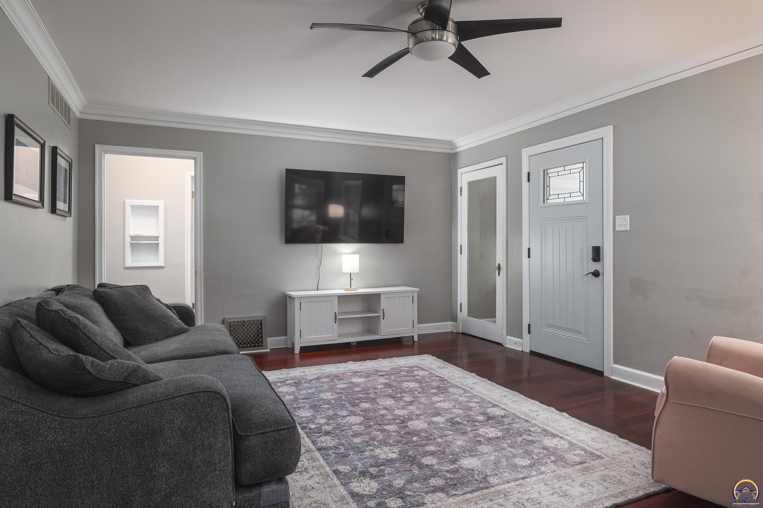 906 6th Street Wamego, KS 66547 - Photo 5 of 20 Living Room