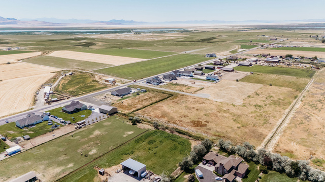5752 West 2425th North, Unit 4 Hooper, UT 84315 - Photo 7 of 15